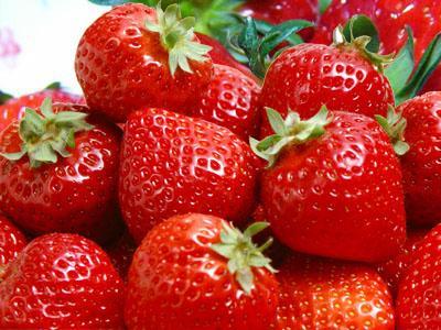 冬季草莓为什么出现僵化果？