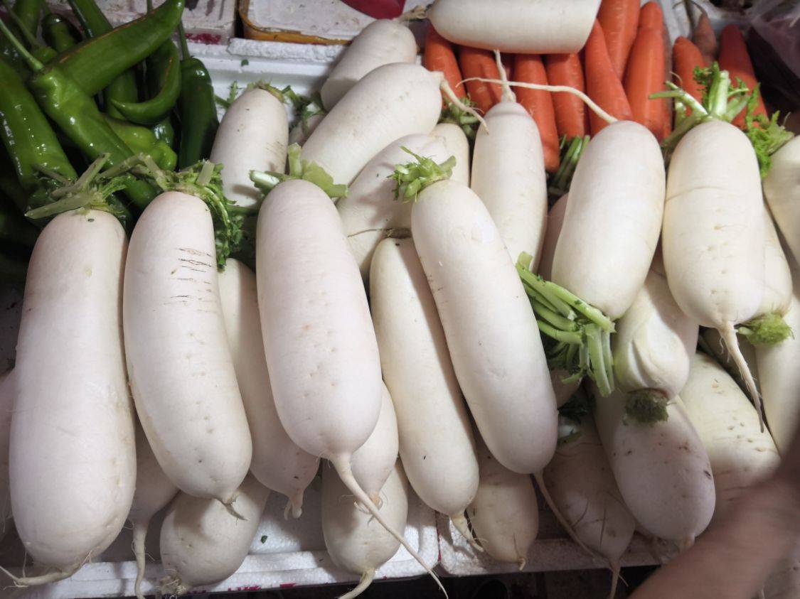 初春，去菜市场买菜，这5种蔬菜尽量少买？