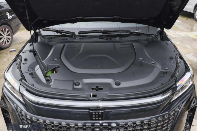 高效电混SUV二选一：蓝电E5对比欧尚Z6 iDD谁更好？