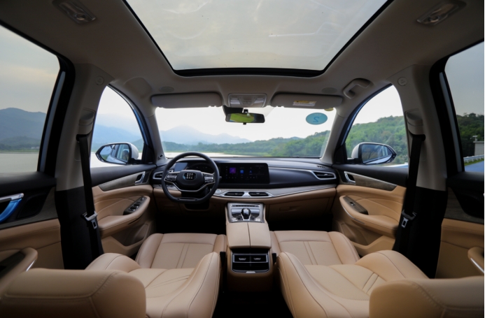 限时钜惠最高3.5万，大7座的新能源SUV蓝电E5可闭眼入？