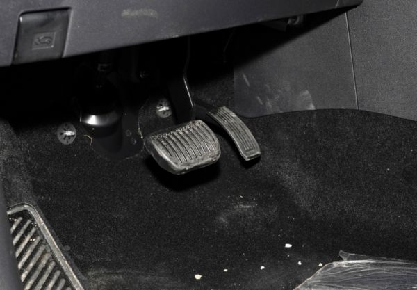 “油电同价”只是开始；看插混SUV黑马蓝电E5是如何全面超越CS75PLUS的！