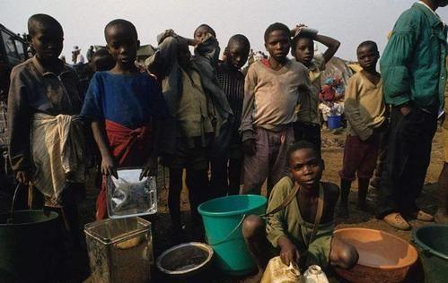 非洲土地肥得流油，为何当地人经常挨饿？他们真的是太懒了