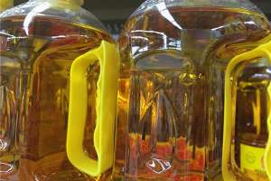各种植物油的热量(植物油健康排行：常见的大豆油，花生油仅排第3位，吃对油才健康)